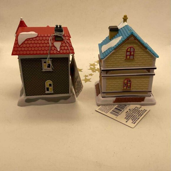 NWT Set of 2 Cobblestone Corners Plastic Christmas Winter Village Pieces - Picture 9 of 10